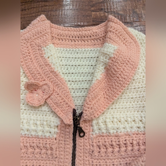 Hand Knit Cozy Pink and Cream Zipper Cardigan With Floral Design Kids Sz L 10-12 - Picture 5 of 8